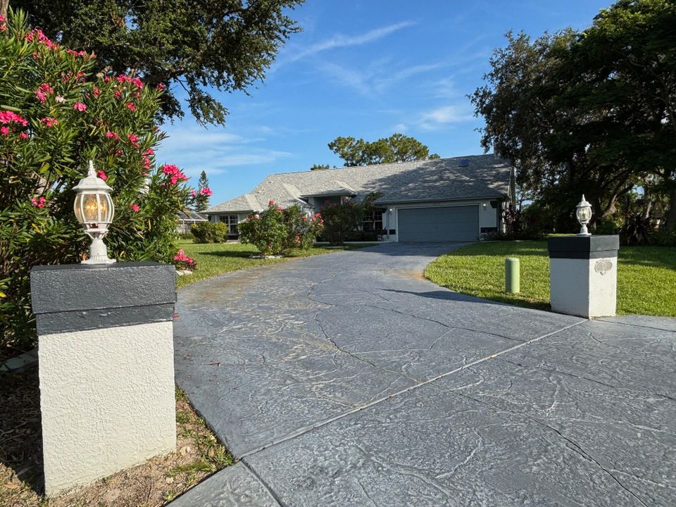 Activo con contrato: $499,000 (3 camas, 3 baños, 2443 Pies cuadrados)