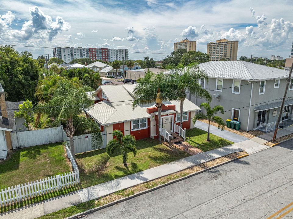 En Venta: $989,000 (2 camas, 2 baños, 1856 Pies cuadrados)