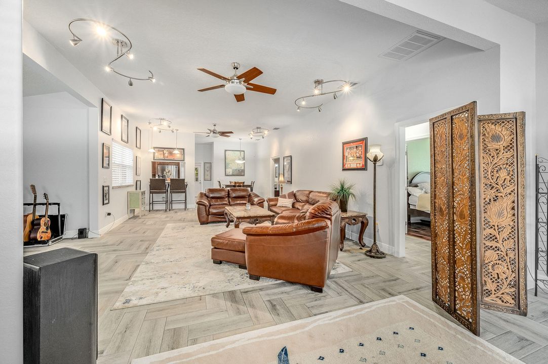 En Venta: $989,000 (2 camas, 2 baños, 1856 Pies cuadrados)