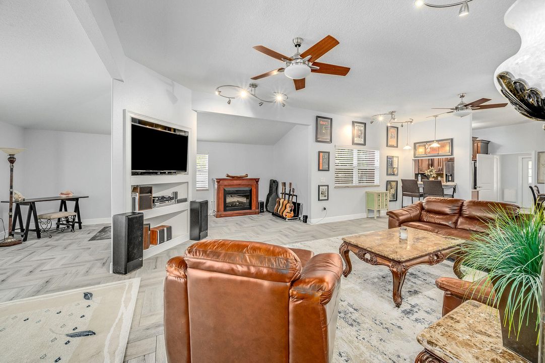 En Venta: $989,000 (2 camas, 2 baños, 1856 Pies cuadrados)