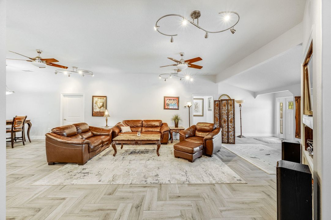 En Venta: $989,000 (2 camas, 2 baños, 1856 Pies cuadrados)