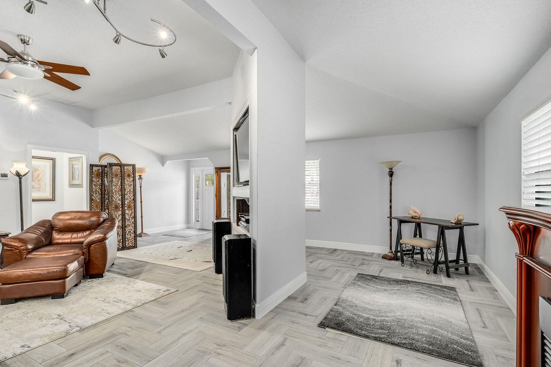 En Venta: $989,000 (2 camas, 2 baños, 1856 Pies cuadrados)