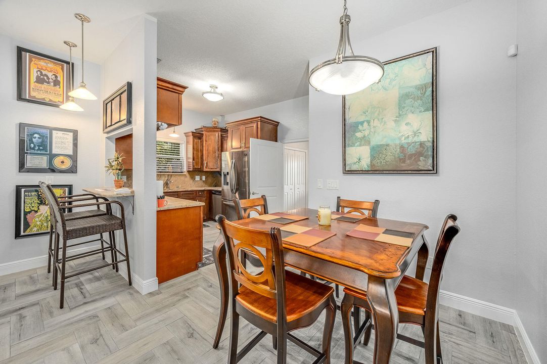 En Venta: $989,000 (2 camas, 2 baños, 1856 Pies cuadrados)