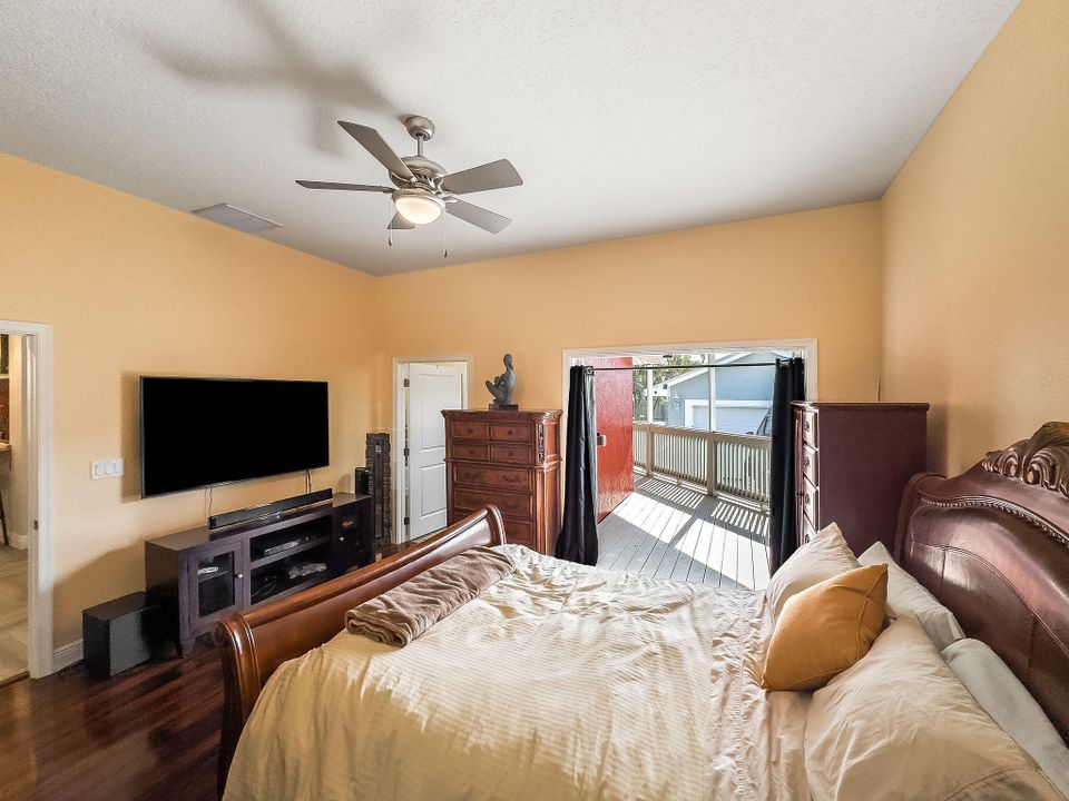 En Venta: $989,000 (2 camas, 2 baños, 1856 Pies cuadrados)