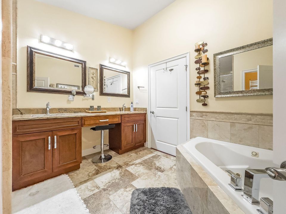 En Venta: $989,000 (2 camas, 2 baños, 1856 Pies cuadrados)