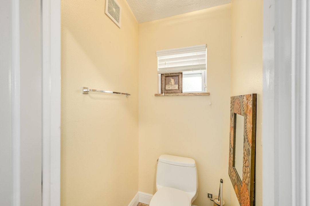 En Venta: $989,000 (2 camas, 2 baños, 1856 Pies cuadrados)