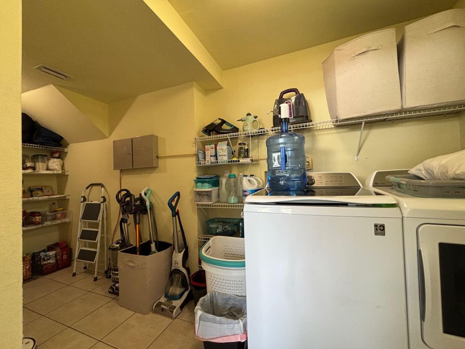 На продажу: $499,000 (5 спален, 4 ванн, 2996 Квадратных фут)