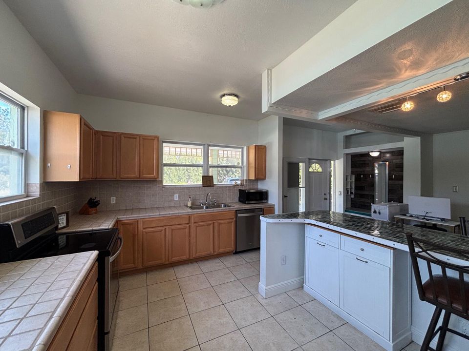 На продажу: $499,000 (5 спален, 4 ванн, 2996 Квадратных фут)