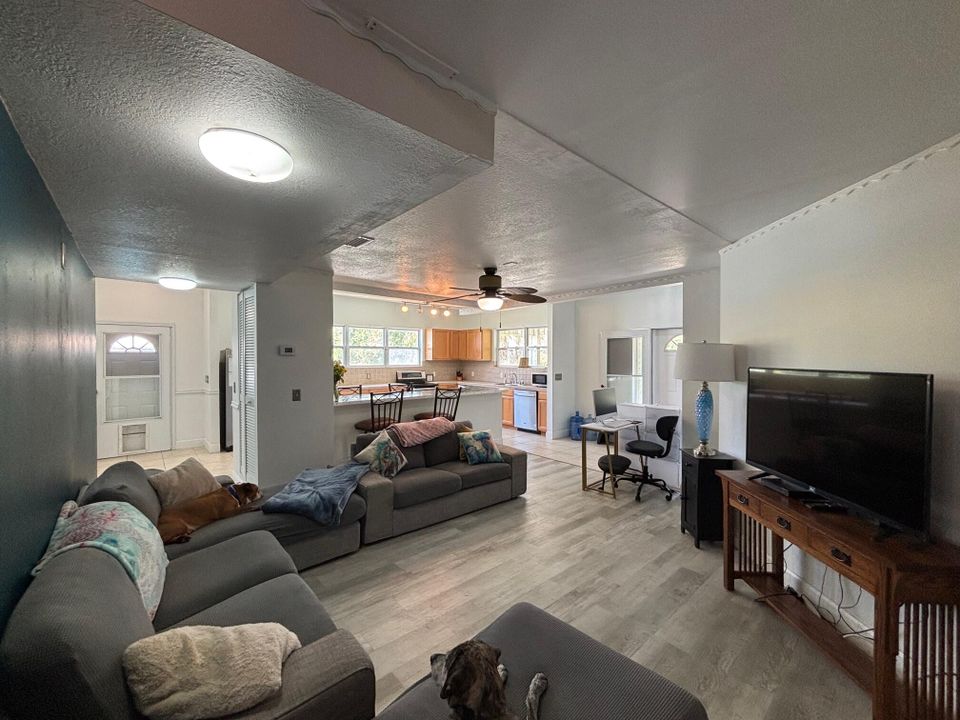 На продажу: $499,000 (5 спален, 4 ванн, 2996 Квадратных фут)