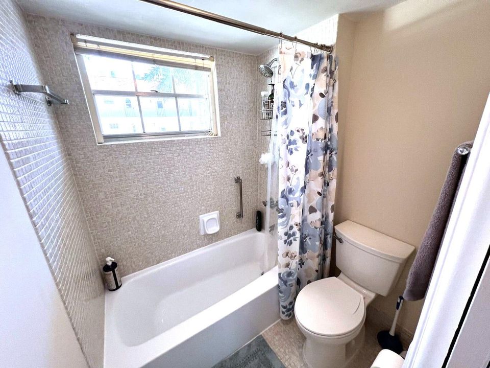 En Venta: $239,000 (2 camas, 2 baños, 1162 Pies cuadrados)