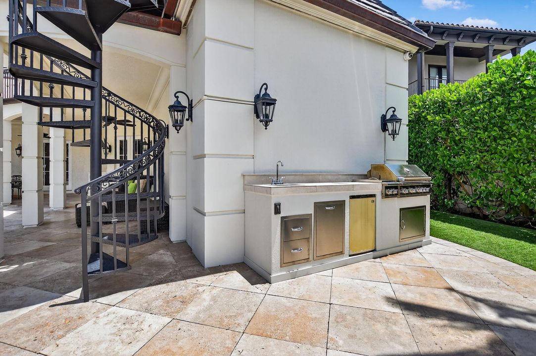 For Sale: $9,950,000 (5 beds, 6 baths, 6365 Square Feet)