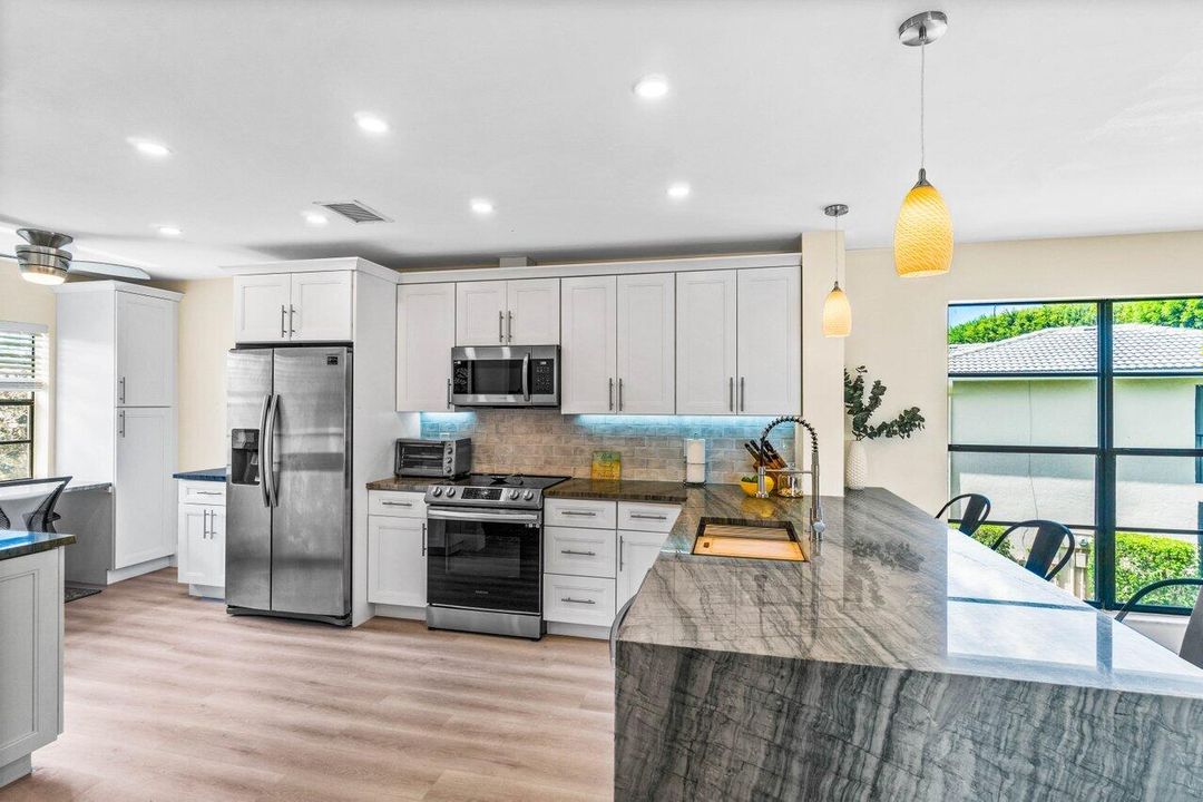 Active With Contract: $7,000 (2 beds, 2 baths, 1429 Square Feet)