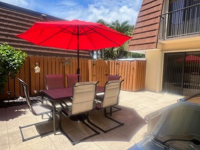 Active With Contract: $5,700 (2 beds, 2 baths, 1285 Square Feet)