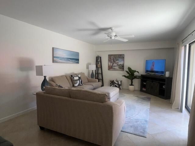 Active With Contract: $5,700 (2 beds, 2 baths, 1285 Square Feet)