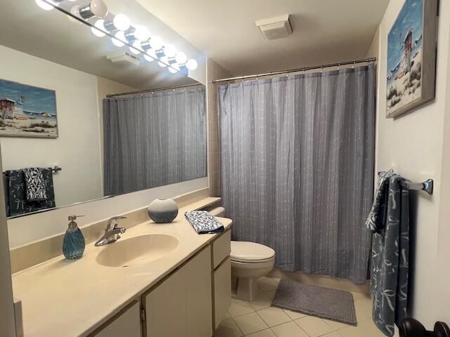 Active With Contract: $5,700 (2 beds, 2 baths, 1285 Square Feet)