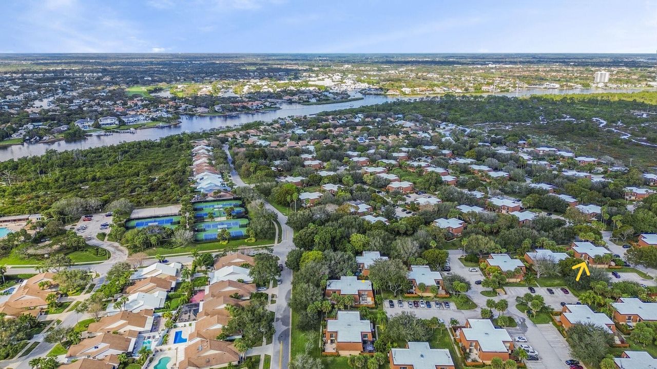 Active With Contract: $5,700 (2 beds, 2 baths, 1285 Square Feet)