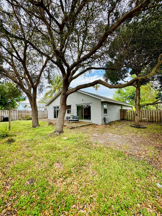 Под контрактом: $340,000 (3 спален, 2 ванн, 1436 Квадратных фут)