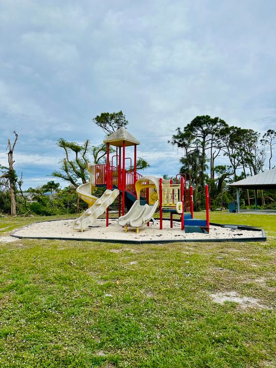 Под контрактом: $340,000 (3 спален, 2 ванн, 1436 Квадратных фут)