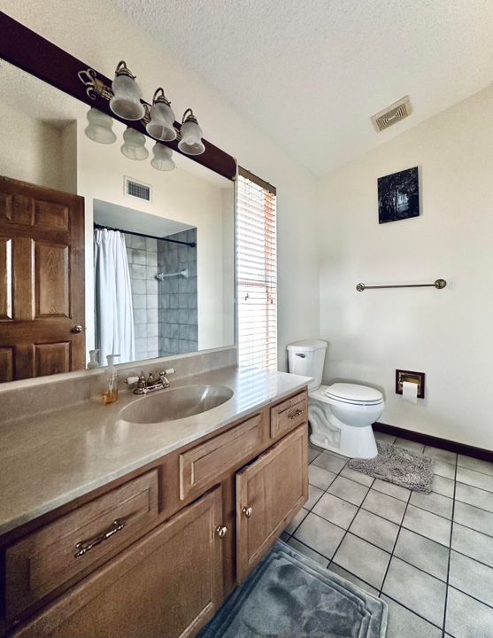 Под контрактом: $340,000 (3 спален, 2 ванн, 1436 Квадратных фут)