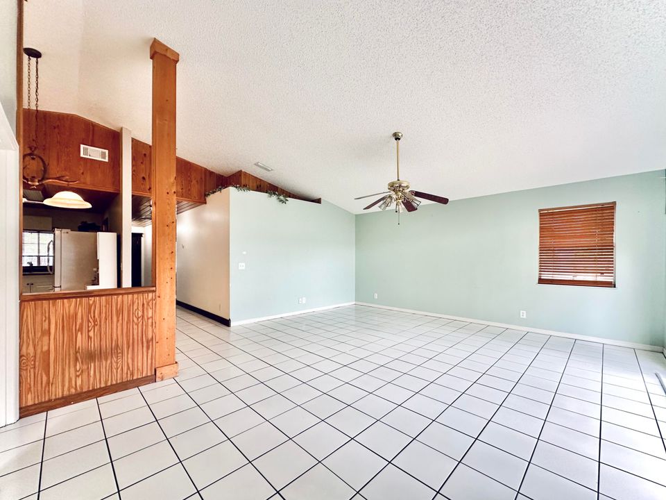 Под контрактом: $340,000 (3 спален, 2 ванн, 1436 Квадратных фут)