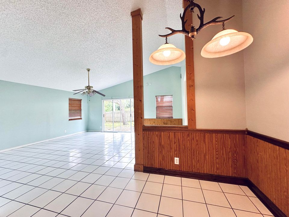 Под контрактом: $340,000 (3 спален, 2 ванн, 1436 Квадратных фут)