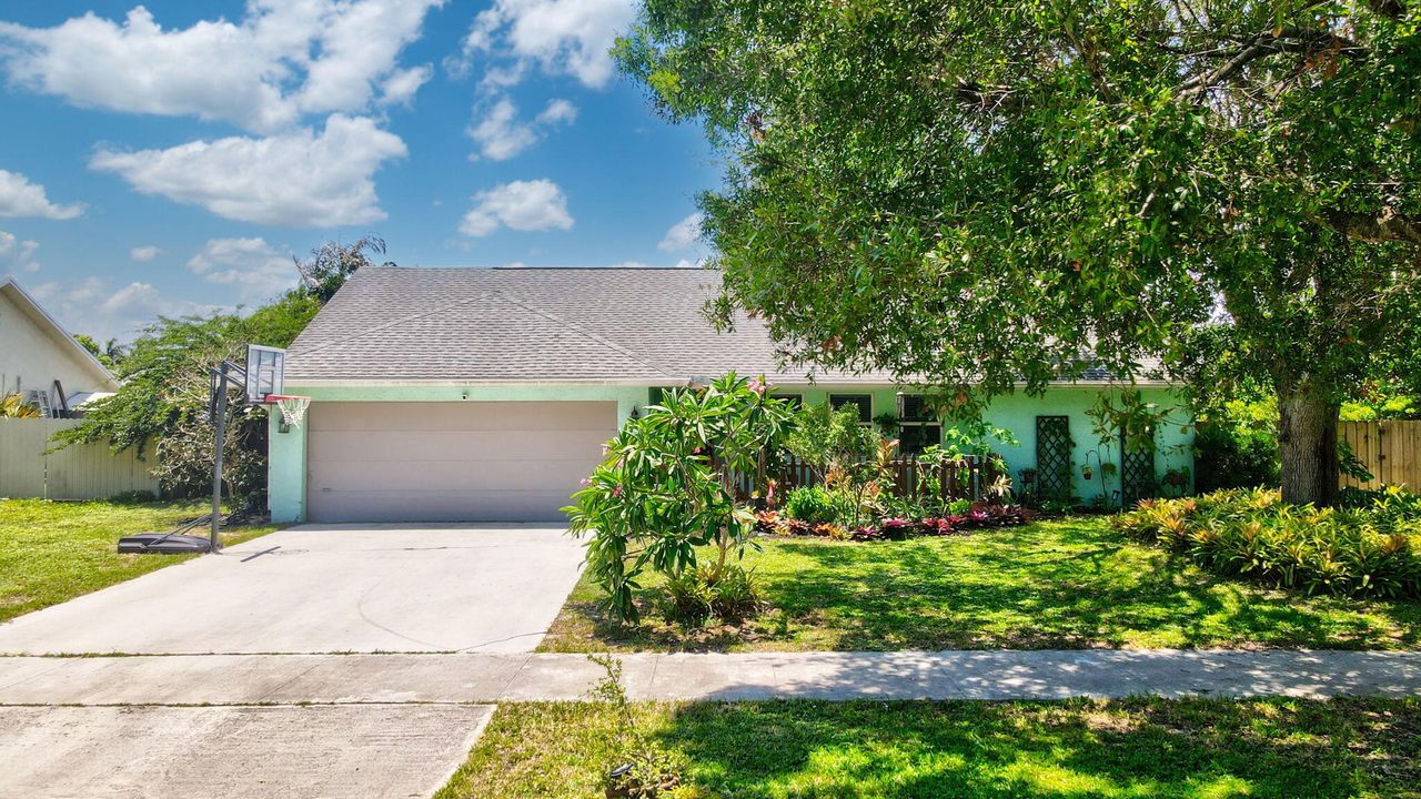 Active With Contract: $809,900 (3 beds, 2 baths, 1706 Square Feet)