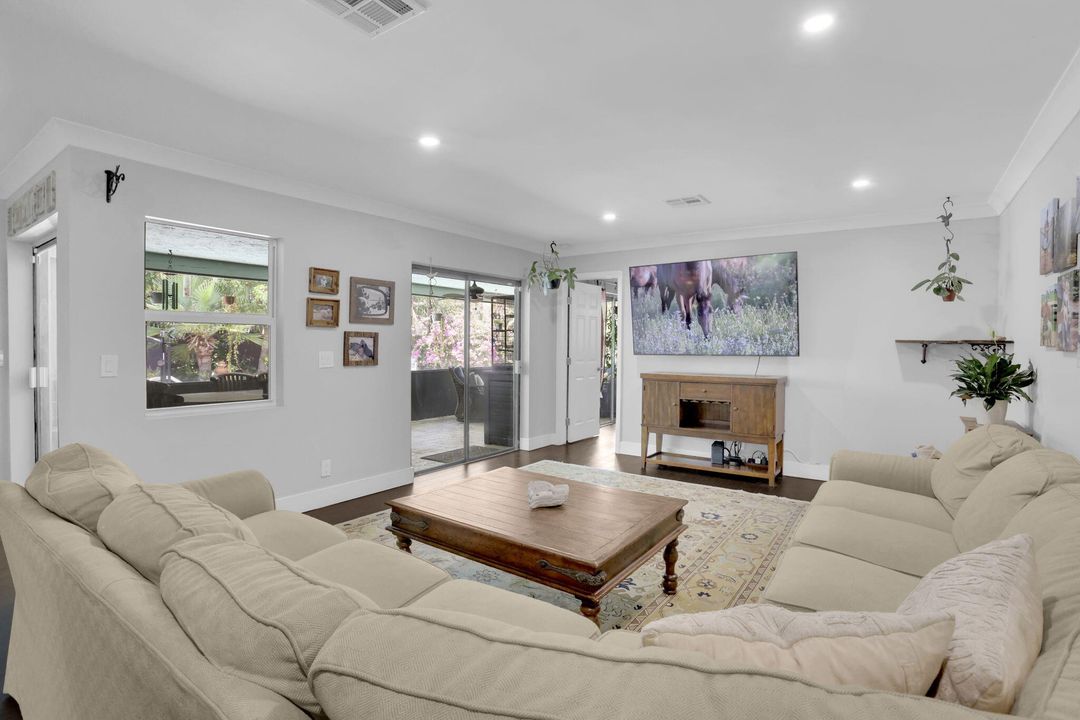 Active With Contract: $809,900 (3 beds, 2 baths, 1706 Square Feet)