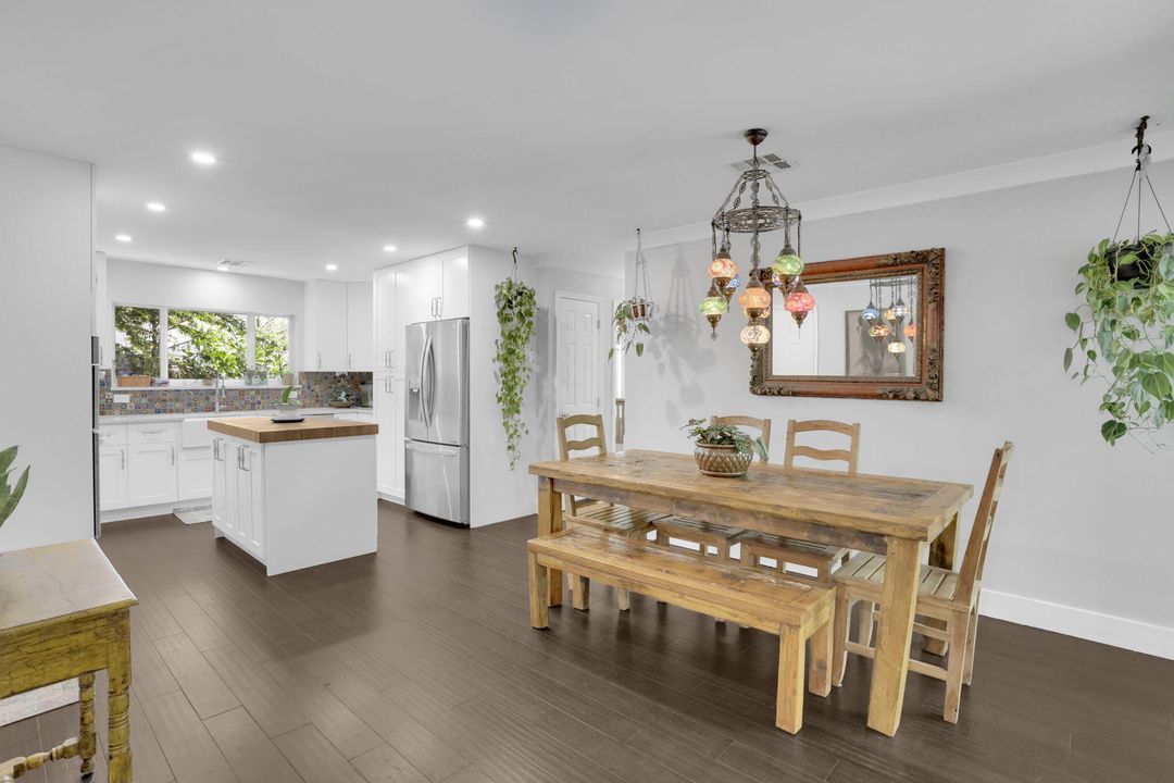 Active With Contract: $809,900 (3 beds, 2 baths, 1706 Square Feet)