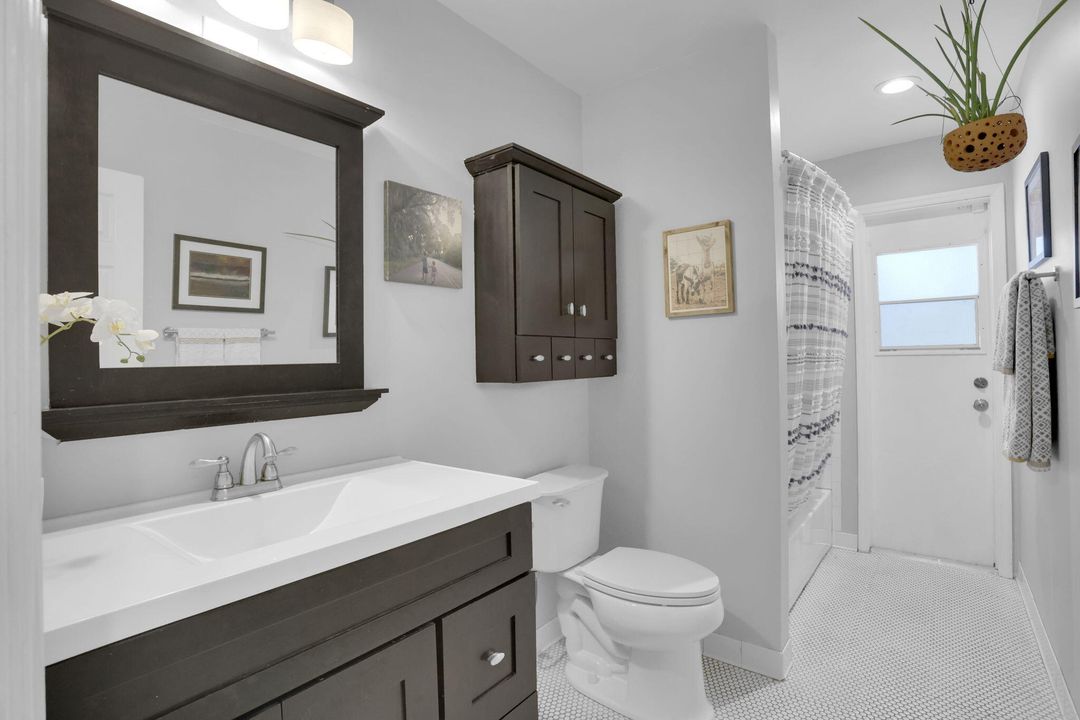 Active With Contract: $809,900 (3 beds, 2 baths, 1706 Square Feet)