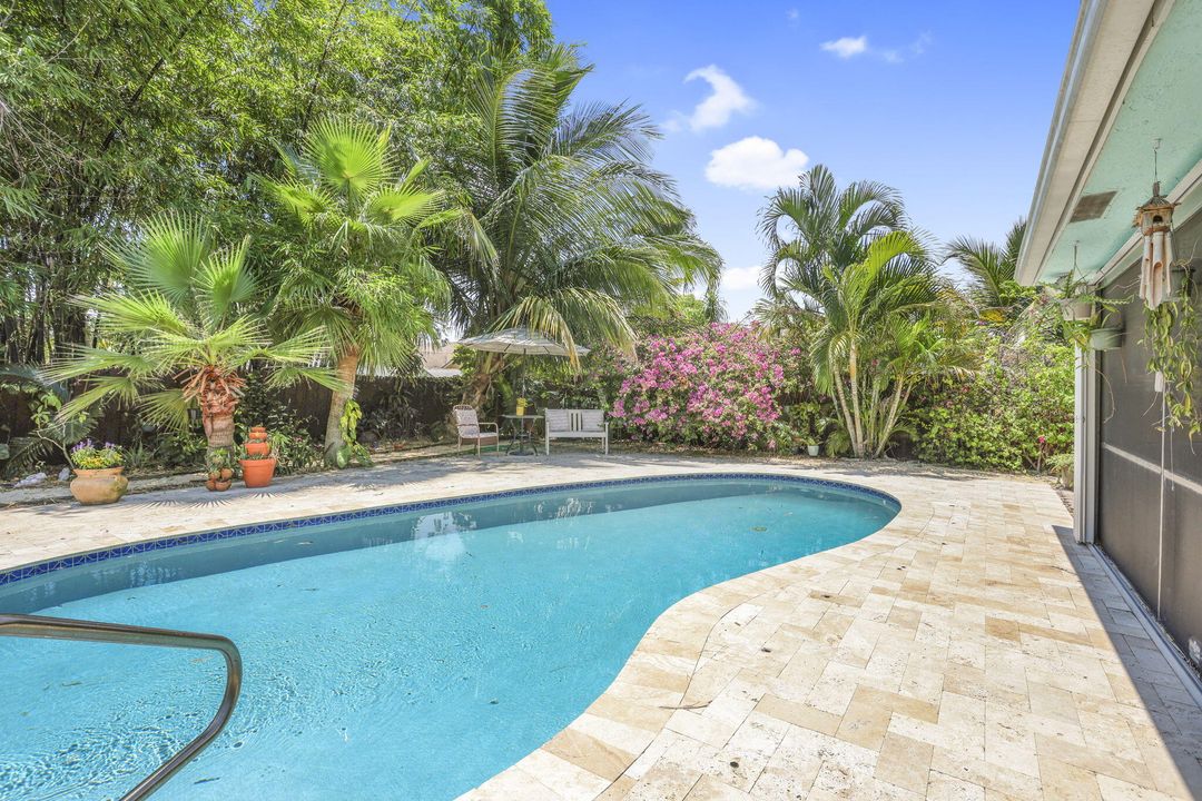 Active With Contract: $809,900 (3 beds, 2 baths, 1706 Square Feet)