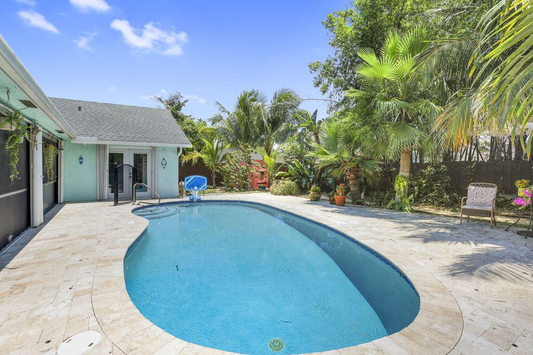 Active With Contract: $809,900 (3 beds, 2 baths, 1706 Square Feet)