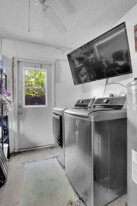 Active With Contract: $809,900 (3 beds, 2 baths, 1706 Square Feet)