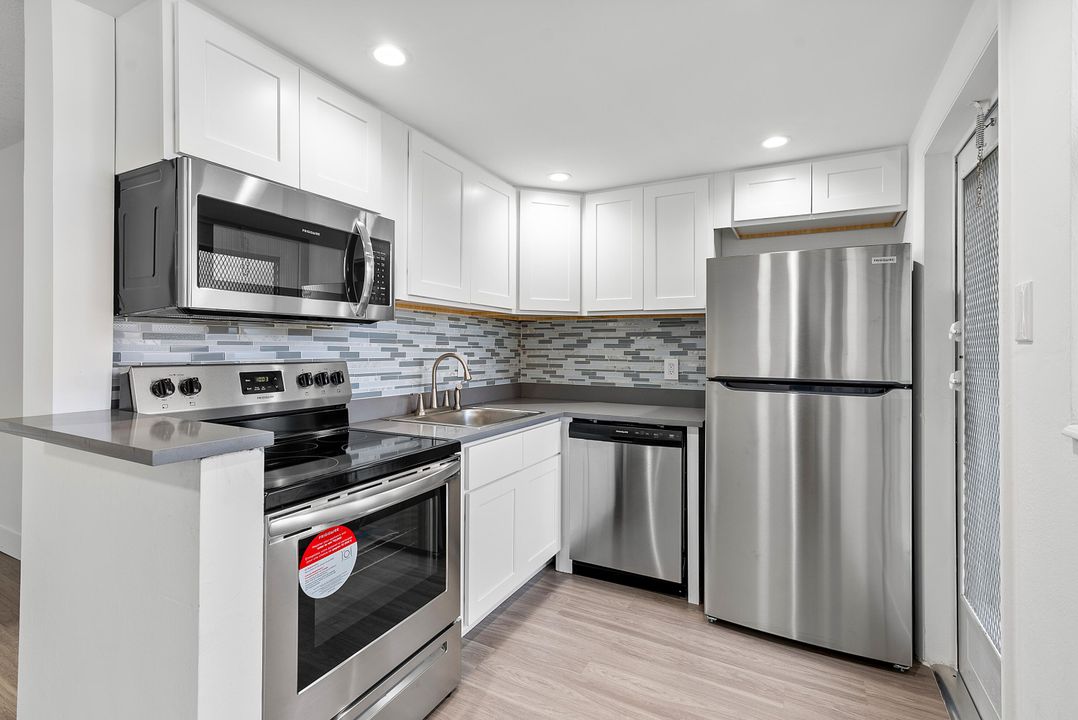 Recently Rented: $1,500 (1 beds, 1 baths, 624 Square Feet)