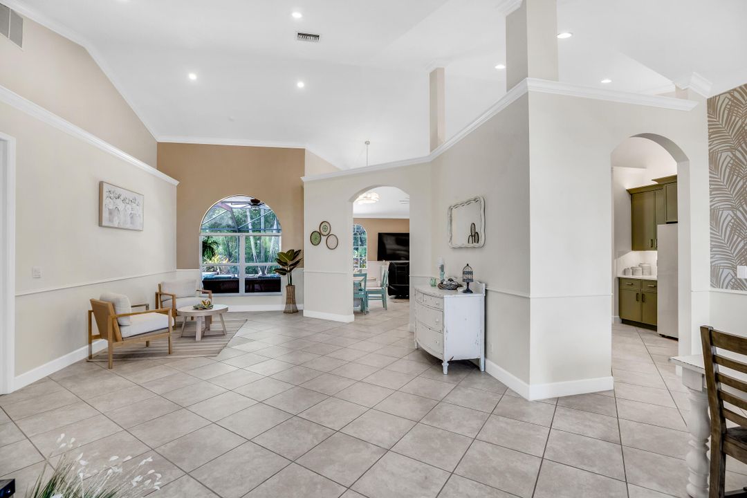 Activo con contrato: $668,444 (4 camas, 2 baños, 2591 Pies cuadrados)