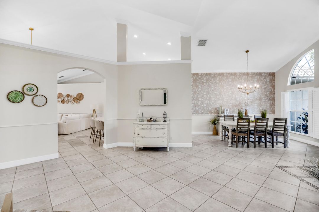 Activo con contrato: $668,444 (4 camas, 2 baños, 2591 Pies cuadrados)