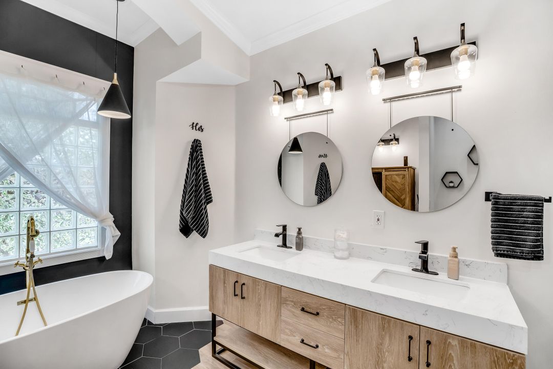 Activo con contrato: $668,444 (4 camas, 2 baños, 2591 Pies cuadrados)