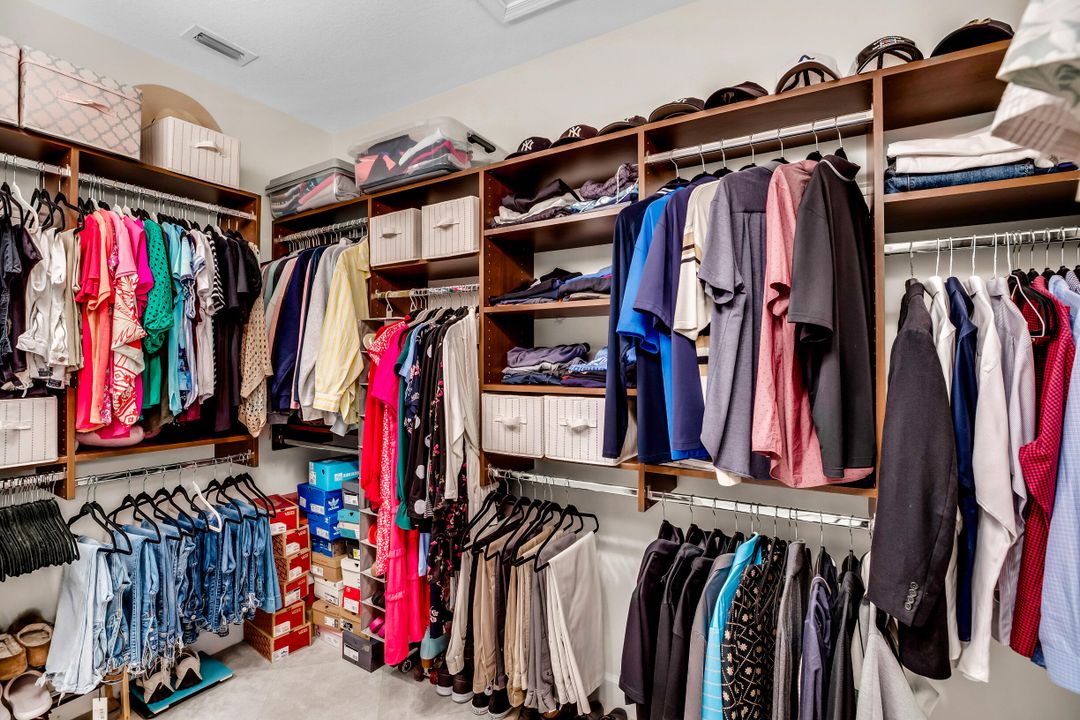 Activo con contrato: $668,444 (4 camas, 2 baños, 2591 Pies cuadrados)