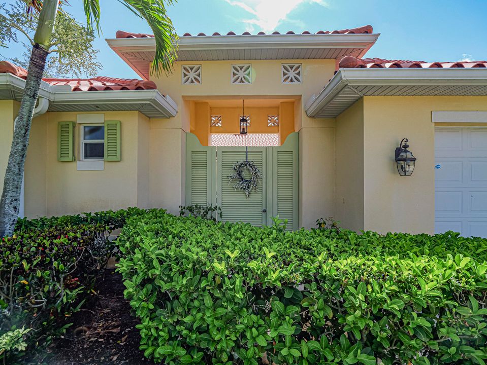 Activo con contrato: $499,000 (3 camas, 3 baños, 2427 Pies cuadrados)