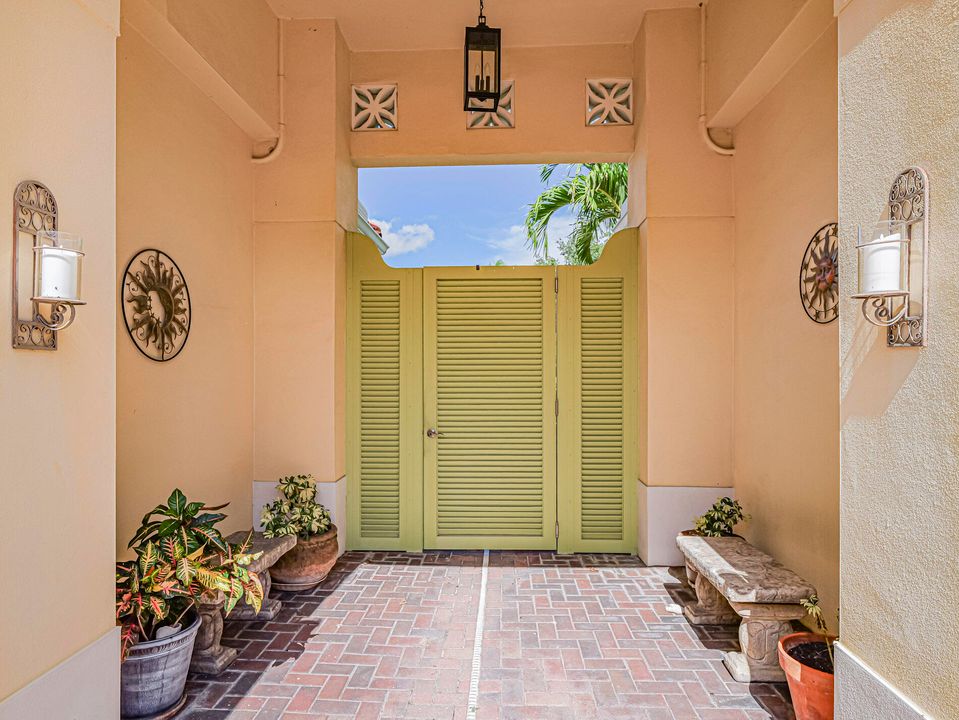 Activo con contrato: $499,000 (3 camas, 3 baños, 2427 Pies cuadrados)