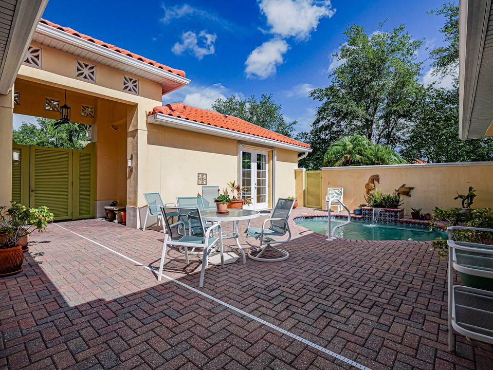 Activo con contrato: $499,000 (3 camas, 3 baños, 2427 Pies cuadrados)