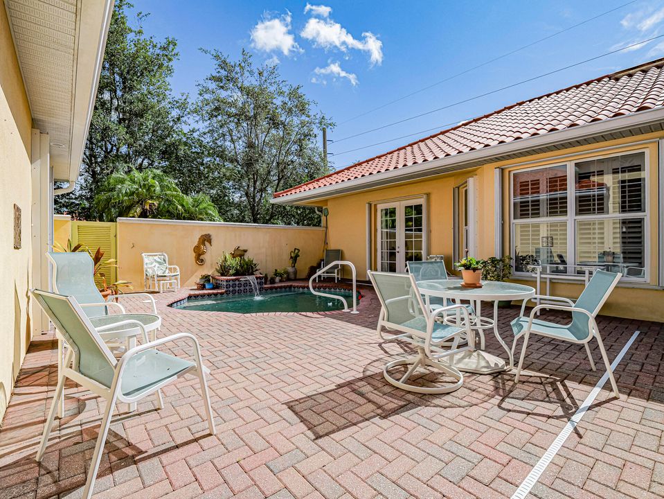 Activo con contrato: $499,000 (3 camas, 3 baños, 2427 Pies cuadrados)