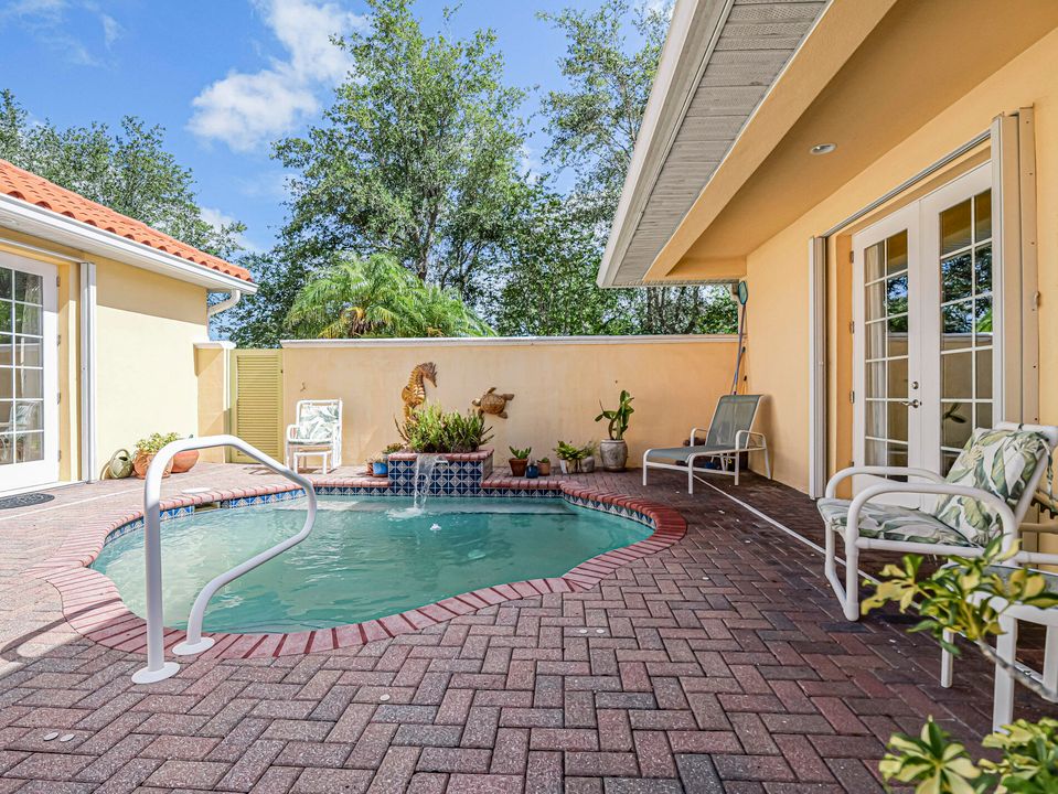 Activo con contrato: $499,000 (3 camas, 3 baños, 2427 Pies cuadrados)