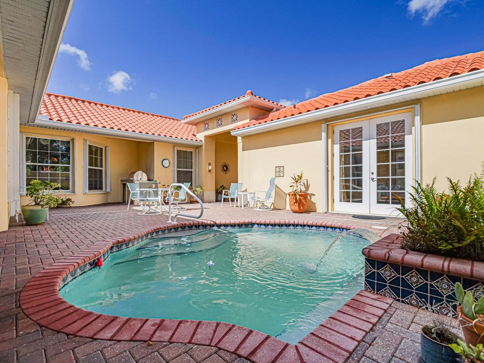 Activo con contrato: $499,000 (3 camas, 3 baños, 2427 Pies cuadrados)