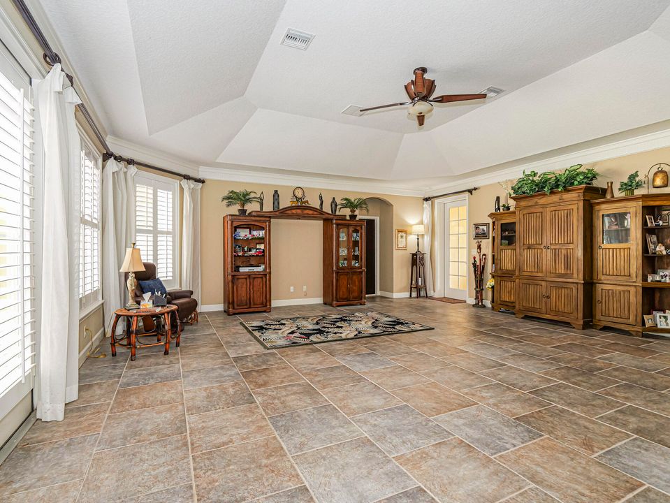 Activo con contrato: $499,000 (3 camas, 3 baños, 2427 Pies cuadrados)