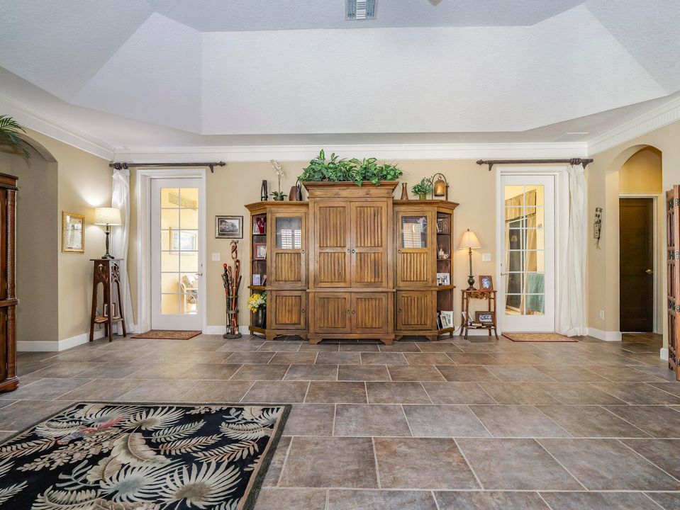 Activo con contrato: $499,000 (3 camas, 3 baños, 2427 Pies cuadrados)