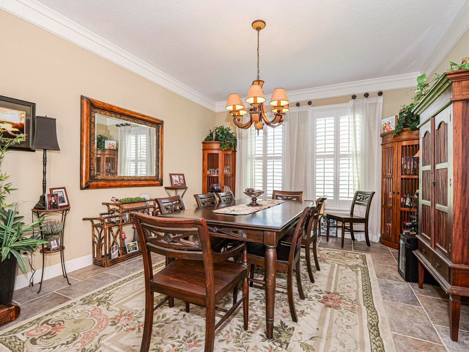 Activo con contrato: $499,000 (3 camas, 3 baños, 2427 Pies cuadrados)