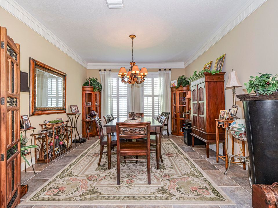 Activo con contrato: $499,000 (3 camas, 3 baños, 2427 Pies cuadrados)