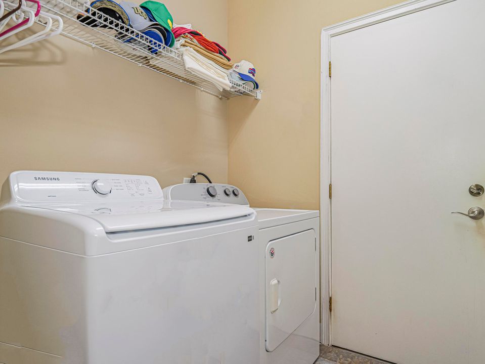 Activo con contrato: $499,000 (3 camas, 3 baños, 2427 Pies cuadrados)