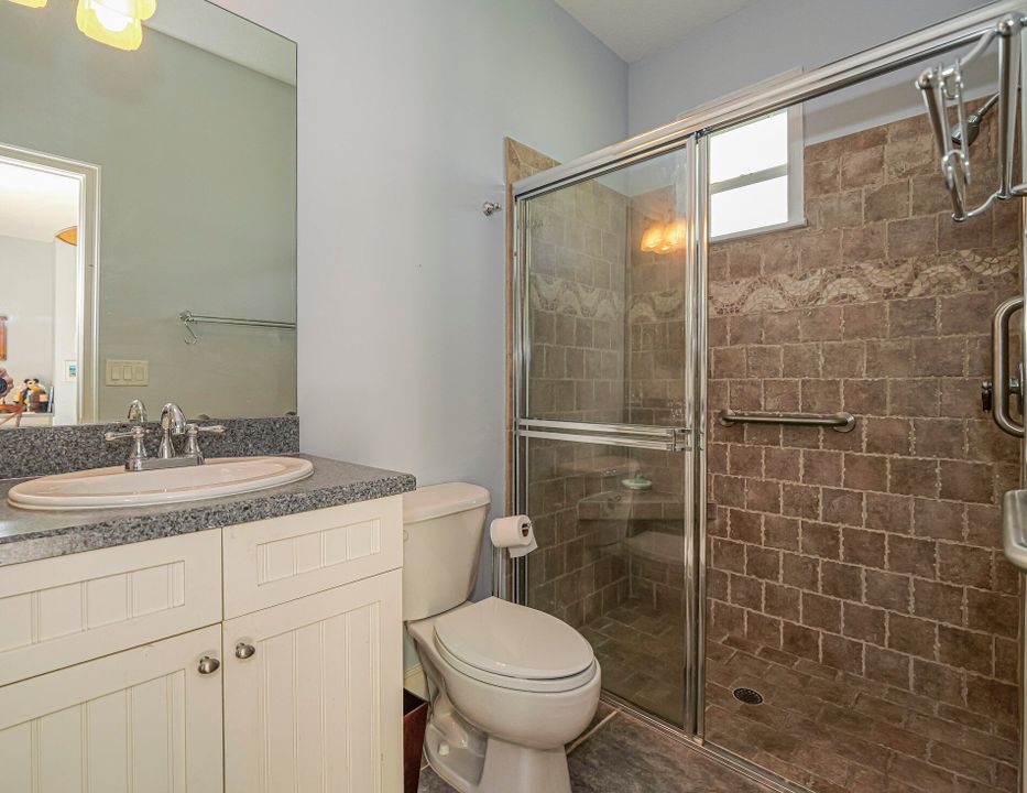 Activo con contrato: $499,000 (3 camas, 3 baños, 2427 Pies cuadrados)