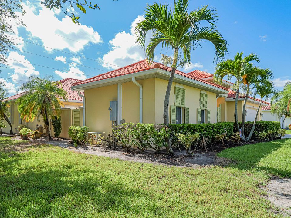 Activo con contrato: $499,000 (3 camas, 3 baños, 2427 Pies cuadrados)